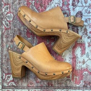 Kork-Ease Tan Leather Clogs with Wooden Platform